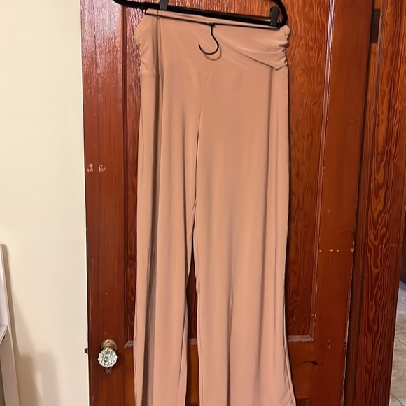 Express silky stretchy wide leg pants - Picture 5 of 5